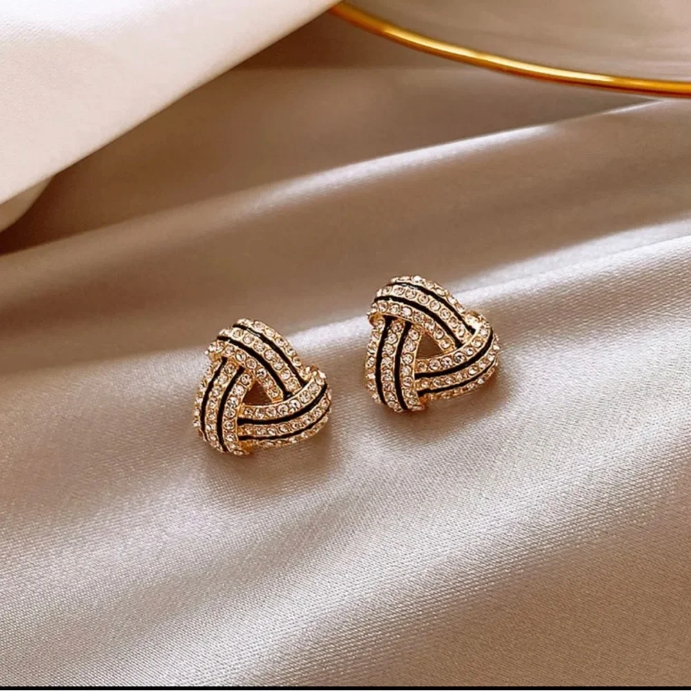 Zircon Small Triangle Ear Studs for Women Geometric Pearl Heart Shape - Picture 2 of 2